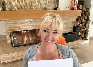 Pınar Altuğ gençlik fotoğrafını paylaştı! Beğeni yağmuruna tutuldu...