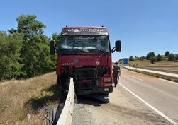 Kastamonu'da feci kaza! TIR ile traktör çarpıştı: 1 ölü