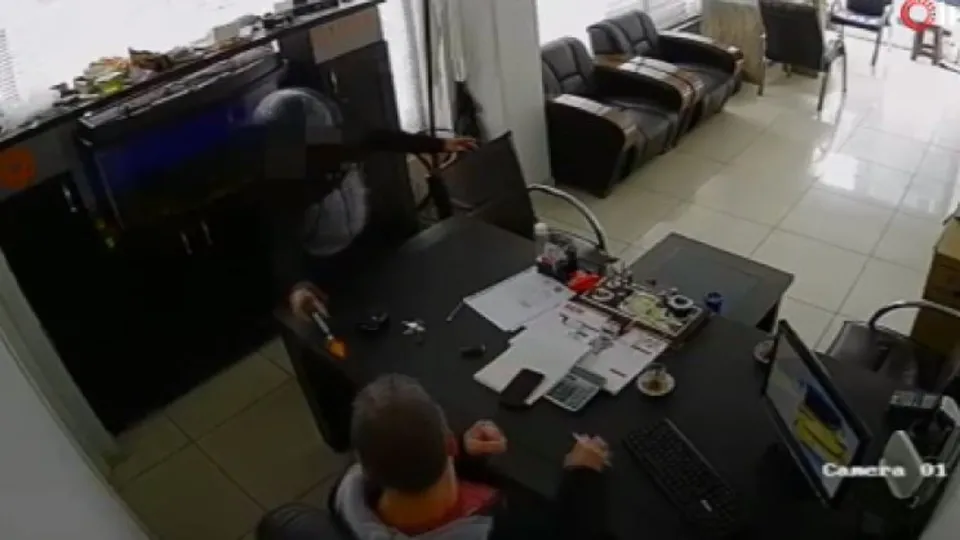Bandırma’da silahlı saldırı kamerda!