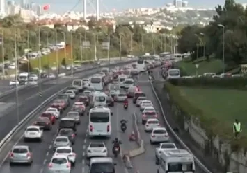 İstanbul'da bitmeyen trafik çilesi! Yoğunluk haritasında son durum