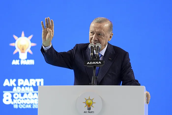 Başkan Erdoğan'dan Özel'in "kırmızı kart" çıkışına sert sözler: Poker masasında kartlarla oynayın