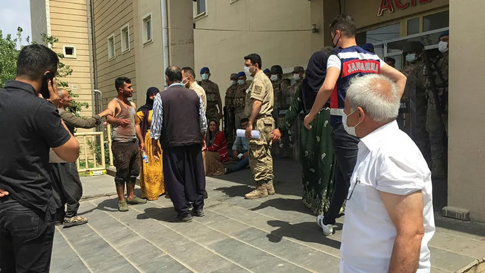 Son dakika | Şanlıurfa'da husumetli iki aile arasında silahlar konuştu! Ortalık kan gölü