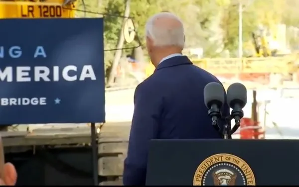 abd-baskani-joe-biden-anlamsiz-hareketlerine-bir-yenisini-daha-ekledi-bu-kez-boslukla-konustu-1666343483996.jpg ABD Başkanı Joe Biden anlamsız hareketlerine bir yenisini daha ekledi! Bu kez boşlukla konuştu - 1
