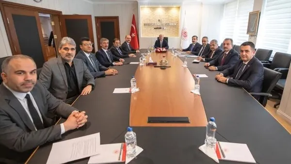 SON DAKİKA! Kamu-Sen’den sabit vergi ve ek zam talebi! Çalışma ve Sosyal Güvenlik Bakanı Vedat Bilgin ile görüştüler