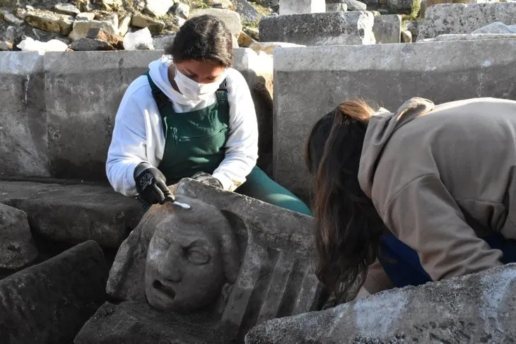 3 bin yıllık Strakonikeia Antik Kenti’nde heyecanlandıran olay! 10 mask bulundu