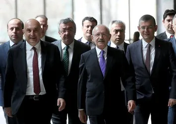 Kemal Kılıçdaroğlu Başkan Erdoğan'a hakaret eden Özkoç'u destekledi