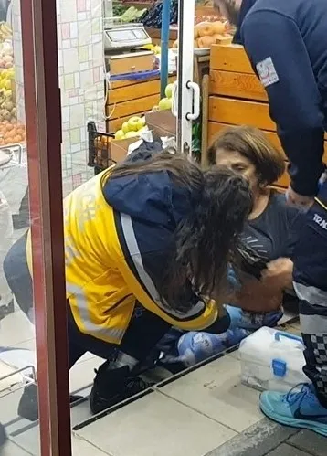 1674193924200.jpg Antalya’da evladı annesini bıçakladı! Yaralı kadını sığındığı markette polis kurtardı - 2