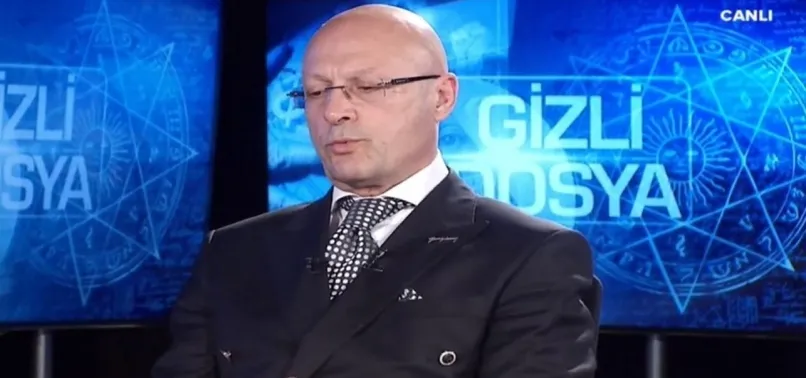 Son dakika: Erol Mütercimler Haliç Üniversitesi'nden istifa etti