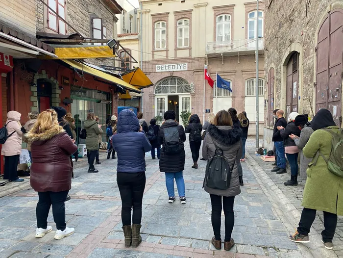 Eğitimcilerden İzmir Büyükşehir Belediye Başkanı Tunç Soyer’e karşı ’daimi iş’ eylemi