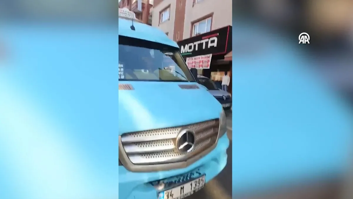 Ümraniye'de trafik güvenliğini tehlikeye düşüren 2 minibüs şoförüne para cezası uygulandı