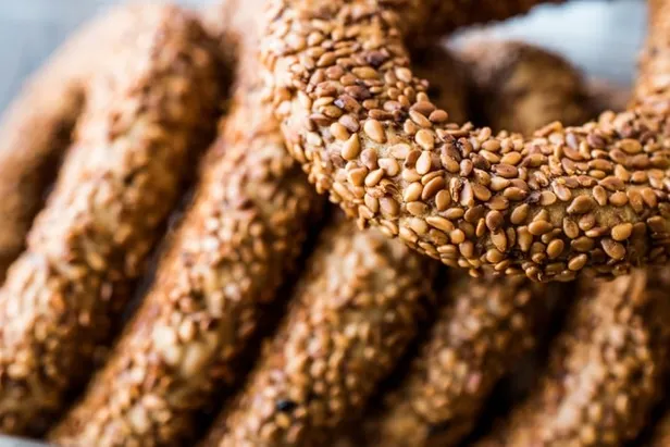 kandil-simidi-mahlepsiz-mahlepli-tarif-yemelere-doyamayacaksiniz-gevrek-kandil-simidi-nasil-yapilir-puf-noktal-1674714635984.jpg Kandil simidi MAHLEPSİZ-MAHLEPLİ TARİF || Yemelere doyamayacaksınız! Gevrek Kandil simidi nasıl yapılır? Püf noktaları neler?