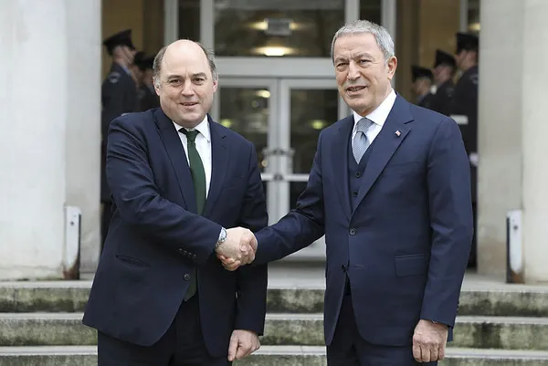 Bakan Hulusi Akar İngiltere Savunma Bakanı Wallace ile görüştü