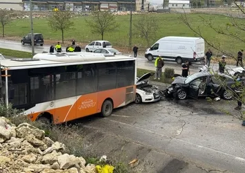 Gaziantep'te zincirleme kaza: 12 yaralı | 3 otomobil, 1 otobüs, 1 motosiklet...