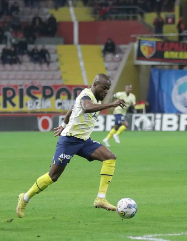 fenerbahce-kayseride-hata-yapmadi-ferdinin-golu-geceye-damga-vurdu-1677953999680.jpg Fenerbahçe Kayseri'de hata yapmadı: Ferdi'nin golü geceye damga vurdu - 5