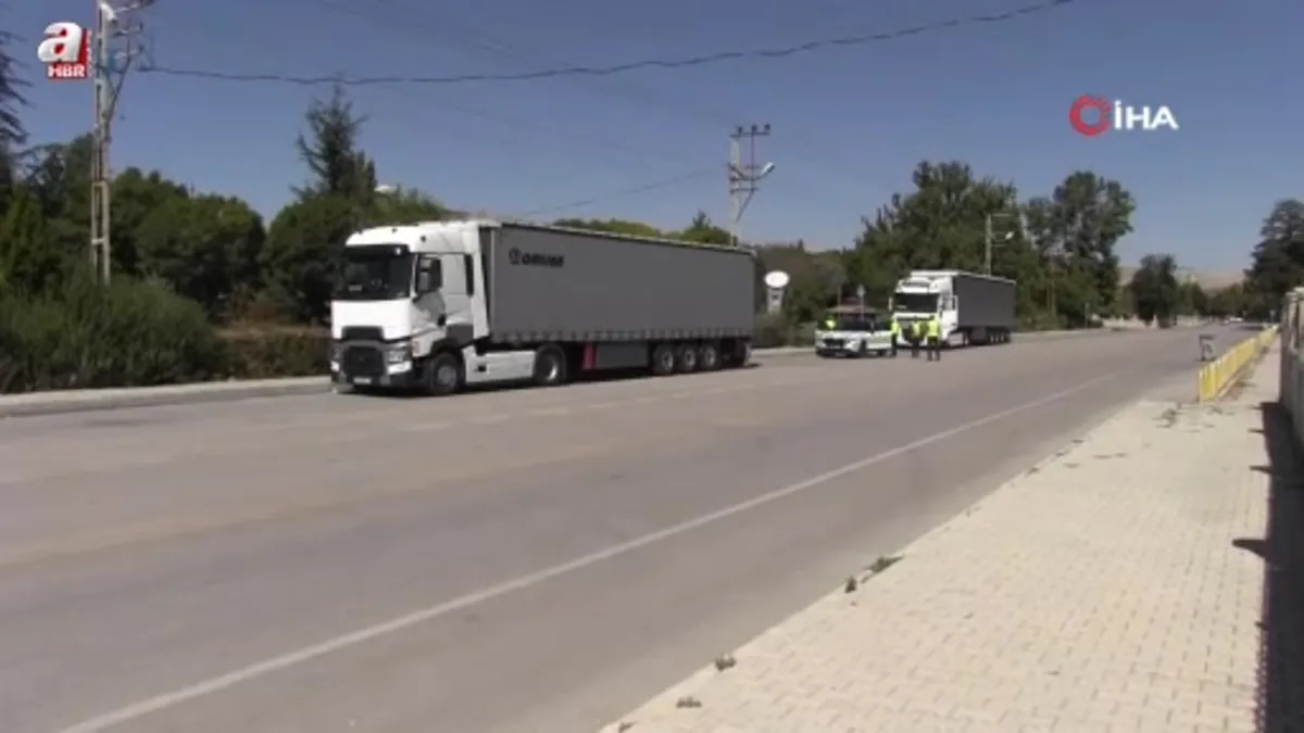 Van'da usulsüz park yapan tırlara yönelik denetim yaptı