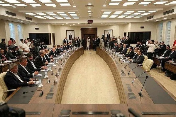 Milyonlara 2 yıllık zamda gözler ikinci teklifte! Kritik açıklama öncesi sürpriz müzakere! Memur ve memur emeklisinin zam oranı ne olacak?