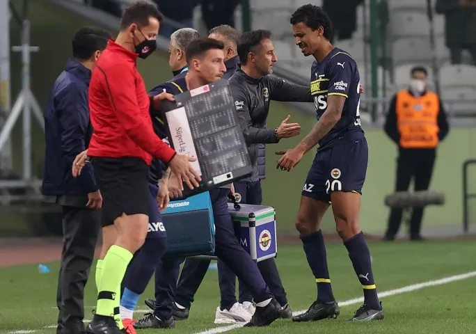 Fenerbahçe’de ilk ayrılık gerçekleşiyor! Devre arasında kadroda büyük revizyon olacak