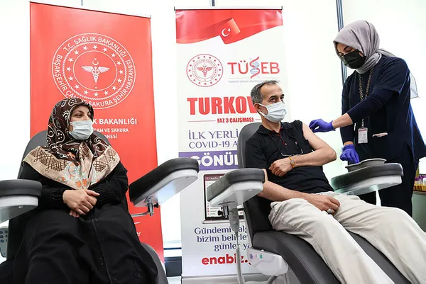 Yerli Kovid-19 aşısı TURKOVAC’da yan etki görüldü mü? Doktor Ayşin Kılınç Toker açıkladı! Bin 100 gönüllüde...