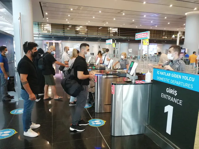Son dakika: Bayram göçü başladı! İstanbul Havalimanı'nda ve 15 Temmuz Demokrasi Otogarı'nda yoğunluk - 1