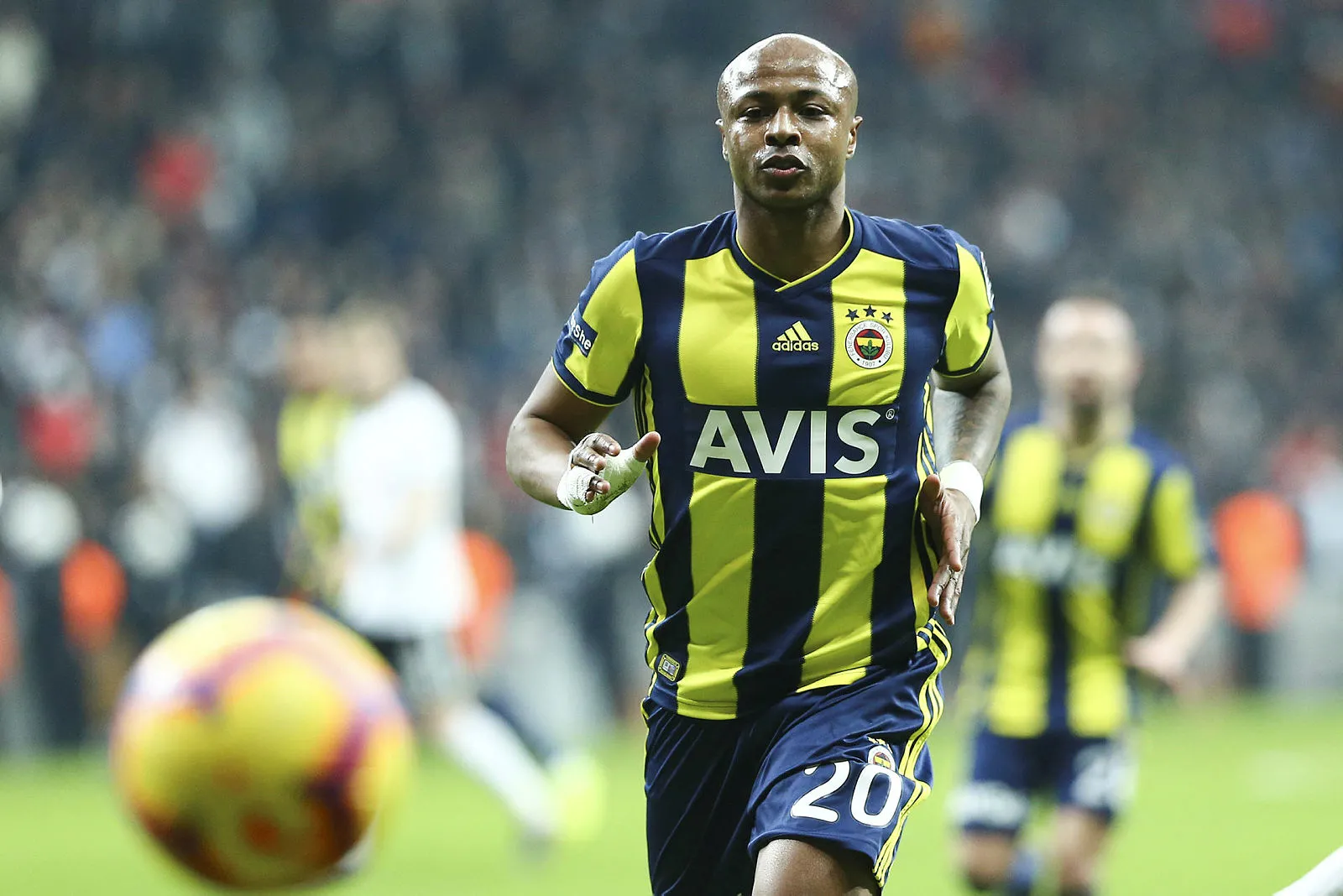 Fenerbahçe'de bir ayrılık daha!