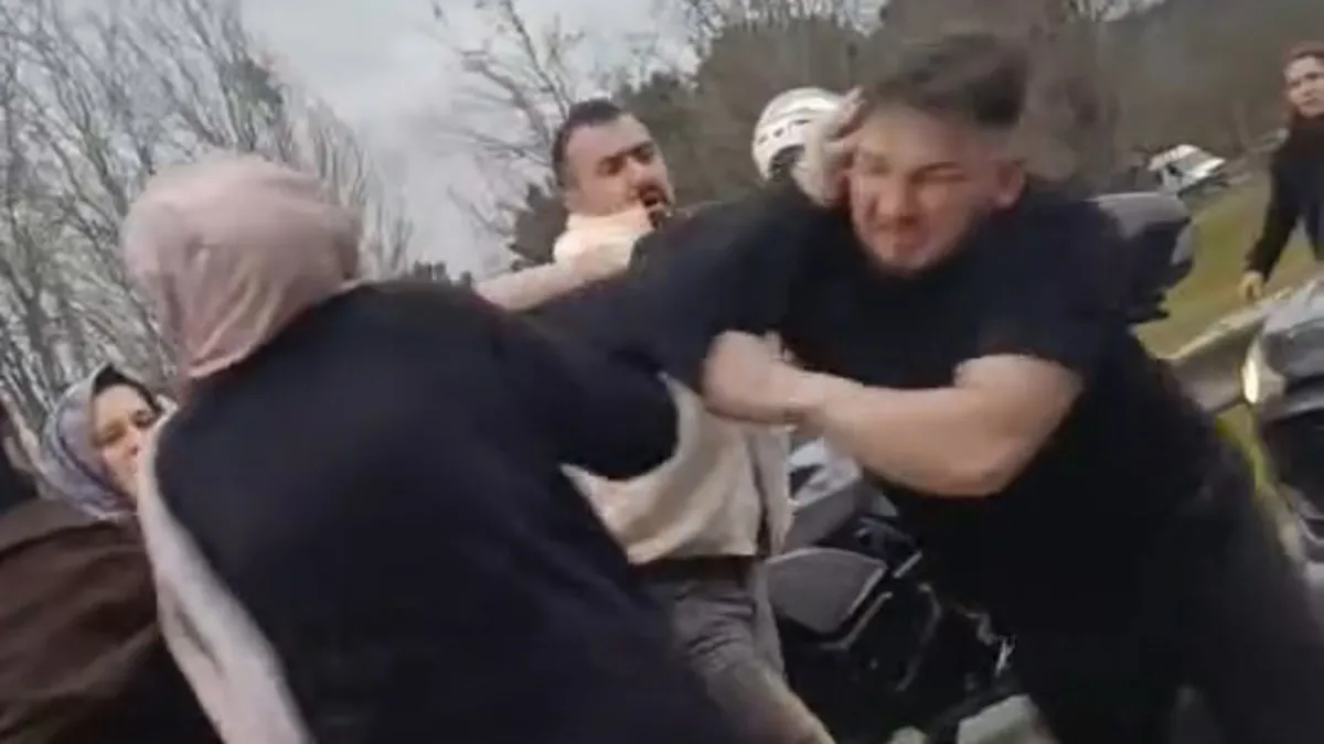 Trafikteki tekmeli yumruklu kavgayı kadınlar ayırdı