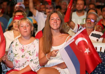 Rus turistlerden Türkiye çağrısı! Karar gözden geçirilsin