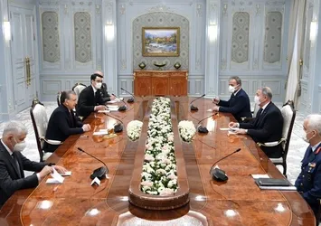 Milli Savunma Bakanı Hulusi Akar Özbekistan Cumhurbaşkanı Shavkat Mirziyoyev ile görüştü