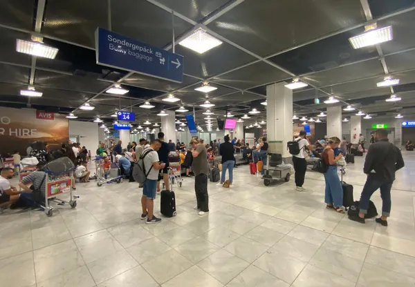 1662212434507.jpg İstanbul Havalimanı'nı lekelemeye çalışan İsmail Saymaz Almanya'da rezil oldu! 45 dakika bekledi ve bitmedi - 6