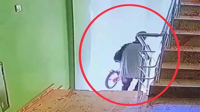 Bursa’da yüzlerini cerrahi maske ile gizleyip bisikletleri çaldılar - 2