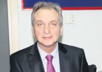Kadavra kaçıran profesöre kınama