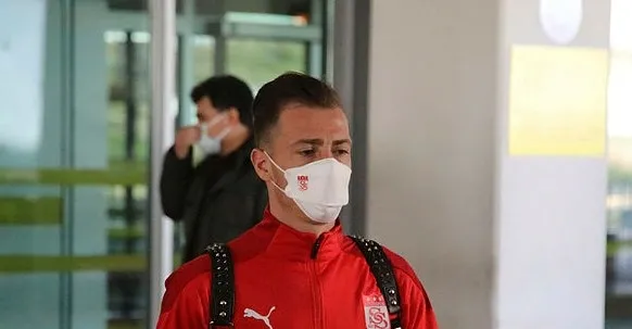 super-ligde-sakatlik-soku-sivassporda-hakan-arslanin-adalesinde-yirtik-tespit-edildi-1642196169078.jpg Süper Lig'de sakatlık şoku! Sivasspor'da Hakan Arslan'ın adalesinde yırtık tespit edildi - 1