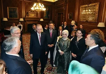 Başkan Erdoğan Macaristan'da temaslarını sürdürüyor! Başbakan Orban ile kültürel programa katıldı