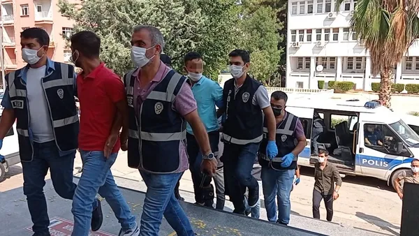 adanada-uyusturucu-cetesi-cokertildi-10-kisi-tutuklandi-1629746858799.jpg