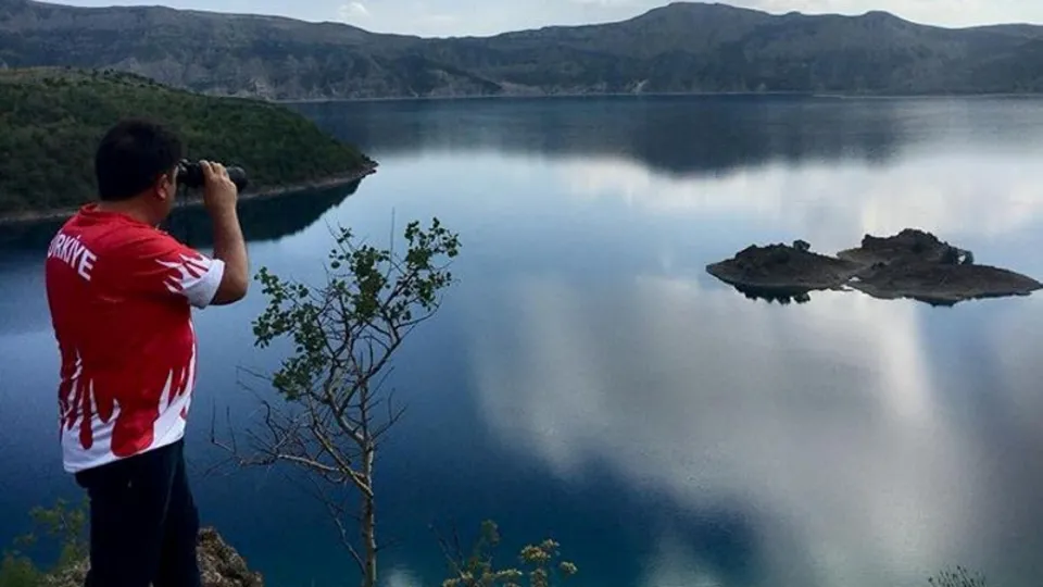 Nemrut Krater Gölü turistlerin yeni gözdesi oldu