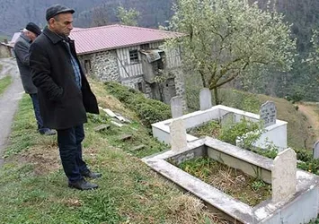 Mezarlıkta ayı nöbeti tutuyorlar