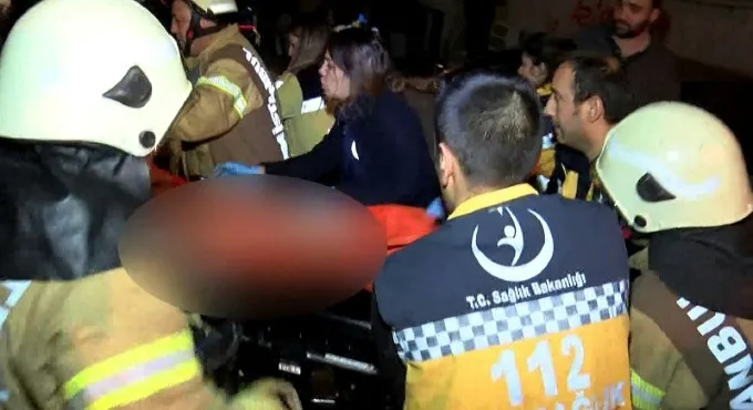 İstanbul'da esrarengiz ölüm! Yangın noktasında yaralı bulunan genç hayatın kaybetti... - 2
