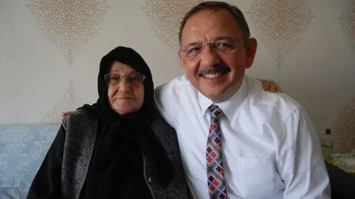 Çevre ve Şehircilik Bakanı Mehmet Özhaseki'nin annesi vefat etti - 1