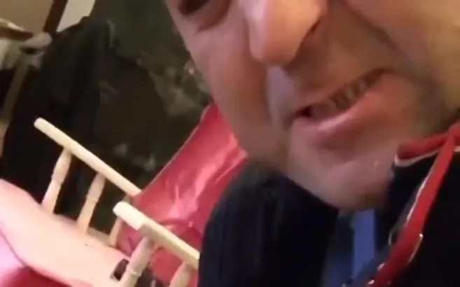 MasterChef Murat Özdemir'den büyük canilik! Zavallı kuşa işkence etti!