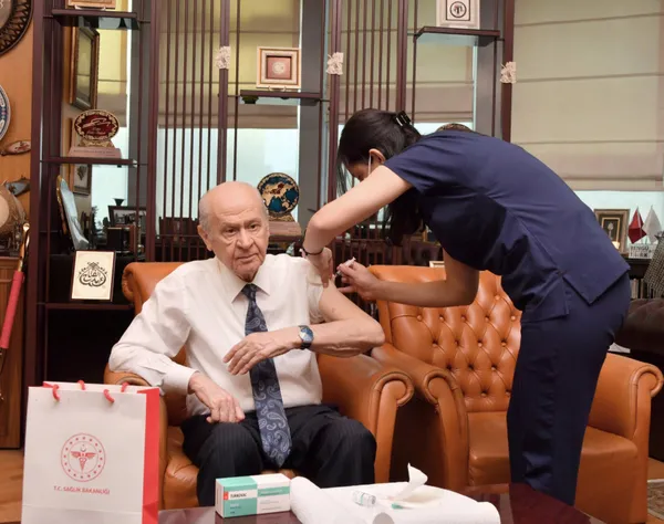 Son dakika: MHP lideri Devlet Bahçeli Turkovac aşısı oldu! Sağlık Bakanı Koca teşekkür etti