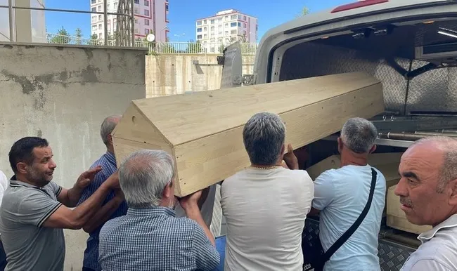 yozgatta-otobus-kazasinda-hayatini-kaybeden-hakan-hasgul-ailesini-komsulari-anlatti-1692629028264.jpg Yozgat’ta otobüs kazasında hayatını kaybeden Hasgül ailesini komşuları anlattı - 4