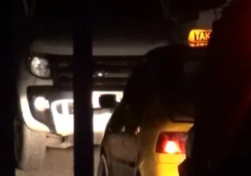 Otomobilde eşi ve çocuklarını rehin aldı