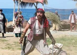 Barbaroslar’ın yıldızı Engin Altan Düzyatan’ın oğlu ilk kez görüntülendi! İşte Emir Aras