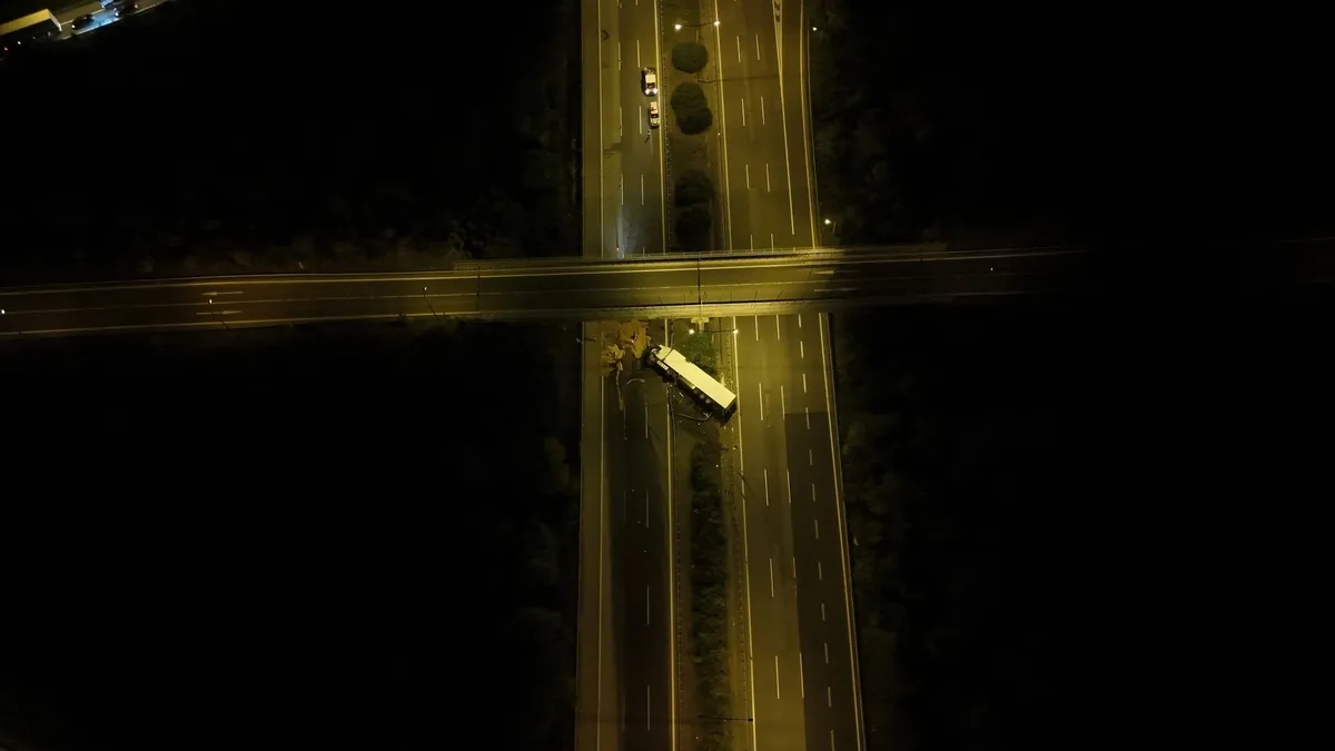 Anadolu Otoyolu'nda feci kaza! Kimyasal madde yüklü TIR devrildi: İstanbul yönü trafiğe kapatıldı