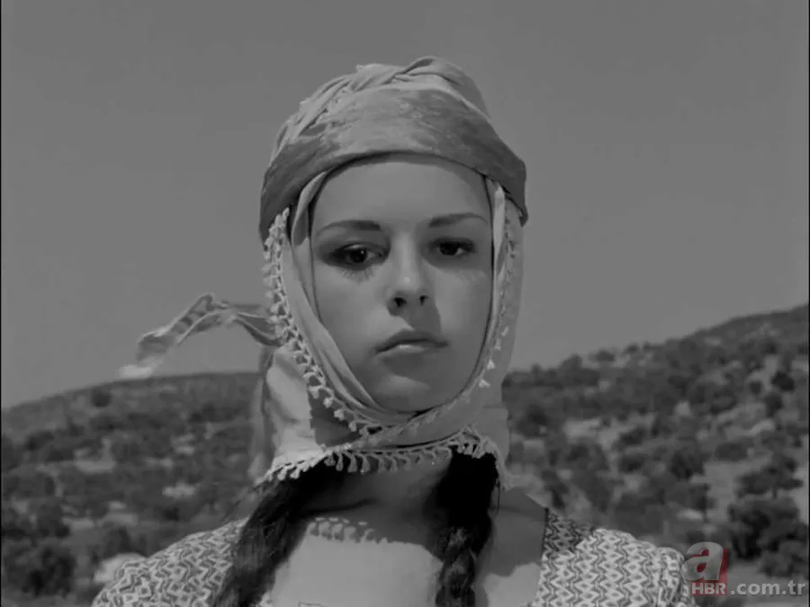 Susuz Yaz filmiyle şöhreti yakaladı! Hülya Koçyiğit'in kardeşi bakın kim çıktı! 6