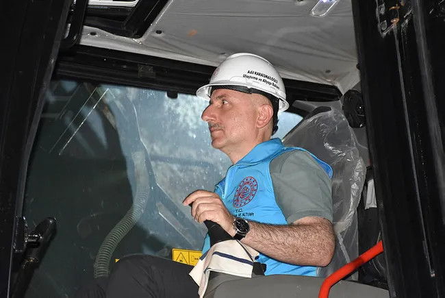 Ulaştırma ve Altyapı Bakanı Adil Karaismailoğlu: Ankara-Bursa ve Bursa-İstanbul arası 2 saat 15 dakika olacak