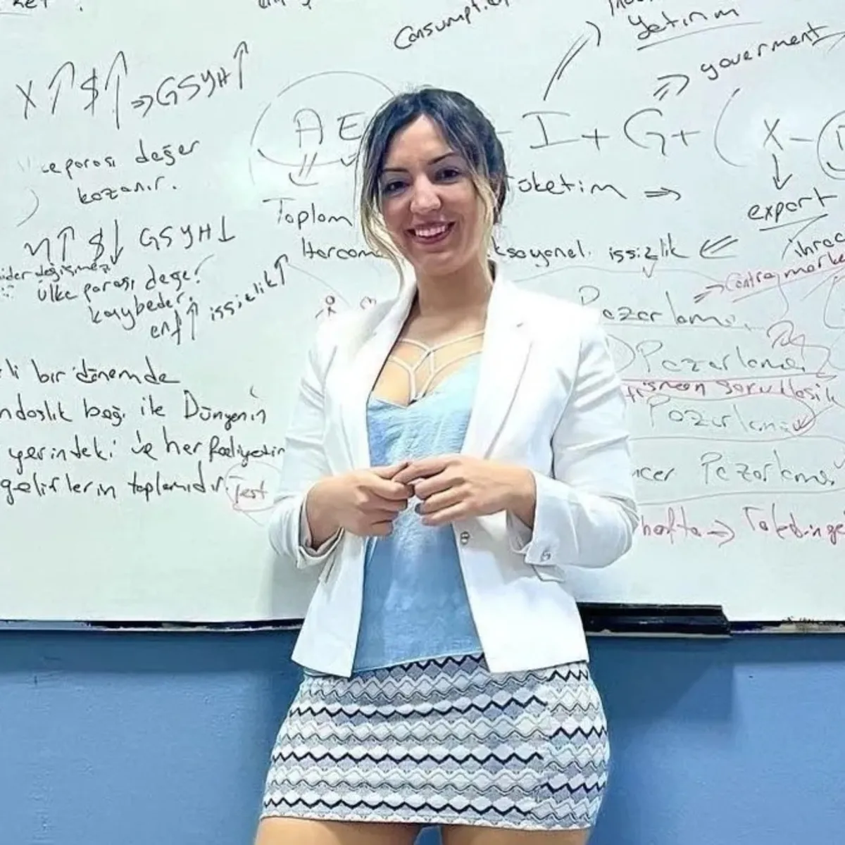 Sosyal medya fenomeni Fidan Atalay, İzmir'de 'müstehcenlik' ve 'kara para' suçlamalarıyla gözaltına alındı