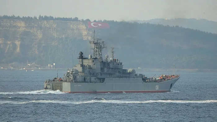 Rus Donanmasına ait "Caesar Kunikov" gemisi Çanakkale Boğazı'ndan geçti - 3