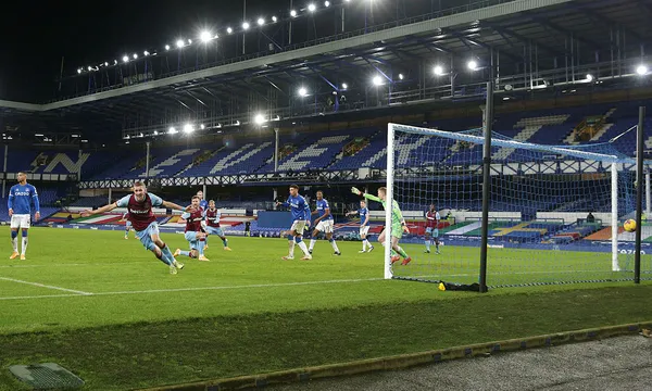 Everton'ın 4 maçlık galibiyet serisini West Ham United bitirdi - 1
