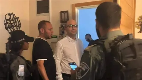 İsrail Filistin'in Kudüs Bakanı Fadi el-Hedmi'yi gözaltına aldı - 1