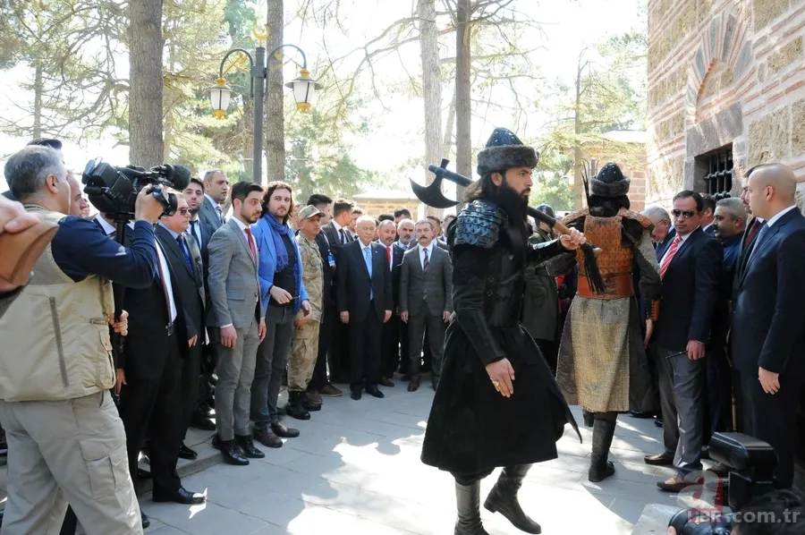 Devlet Bahçeli, Ertuğrul Gazi Türbesi’ni ziyaret etti 25